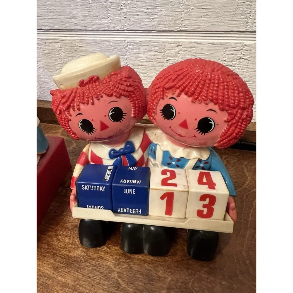 Vintage 1975 Raggedy Ann & Andy Desk Set Calendar Stapler Pencil Sharpener